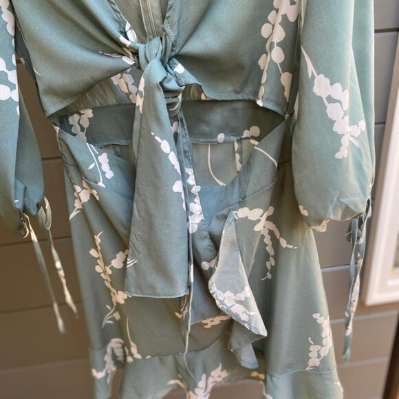 Women's A-Line Flowy Swing Floral Print Flared V Neck Wrap Dress, Size Large - Picture 3 of 6